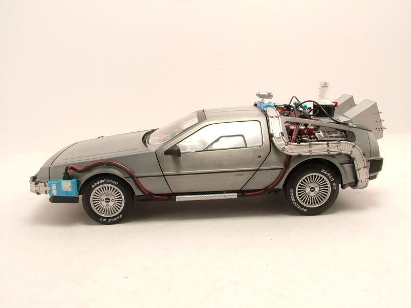Hotwheels 1/18 Back to the Future Time Machine Silver